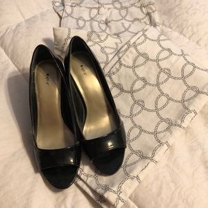 EUC apt. 9 Black Patent leather pumps, Size 7